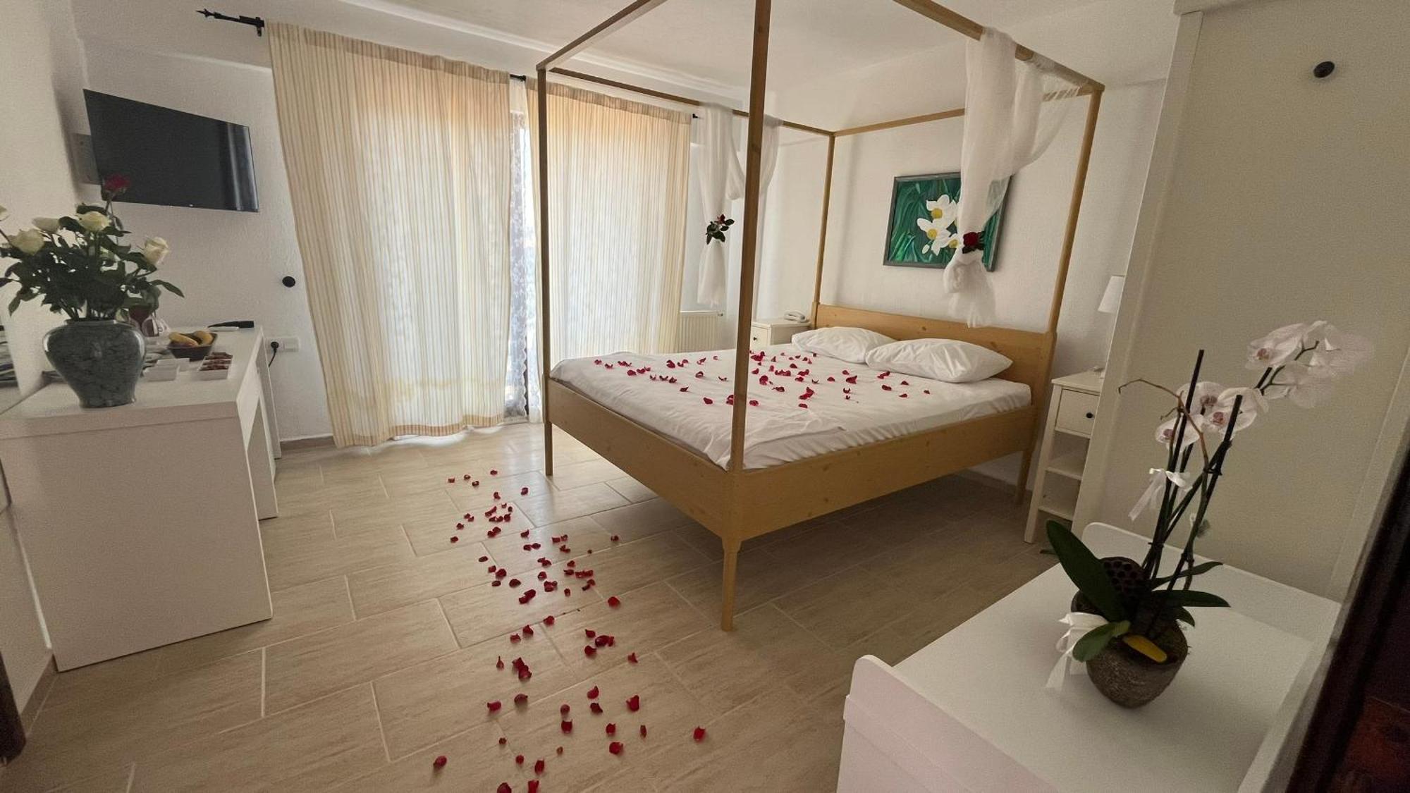 Nergis Hotel Karaburun  Eksteriør billede